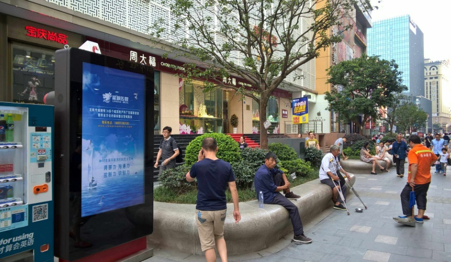 戶外立式液晶廣告機(jī)的功能特點(diǎn)介紹